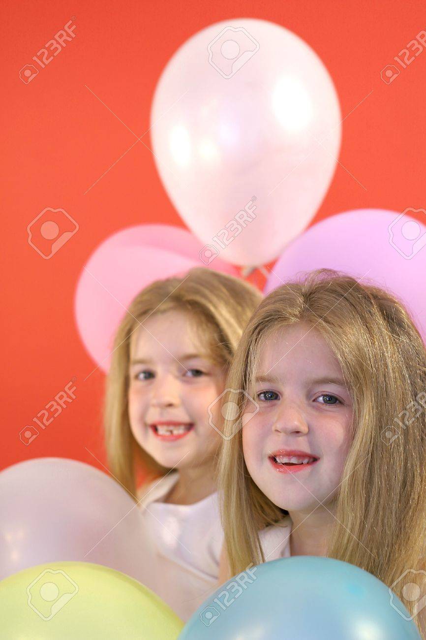 Immagini Stock Il Buon Compleanno Dei Gemelli Balloons Il Verticale Image