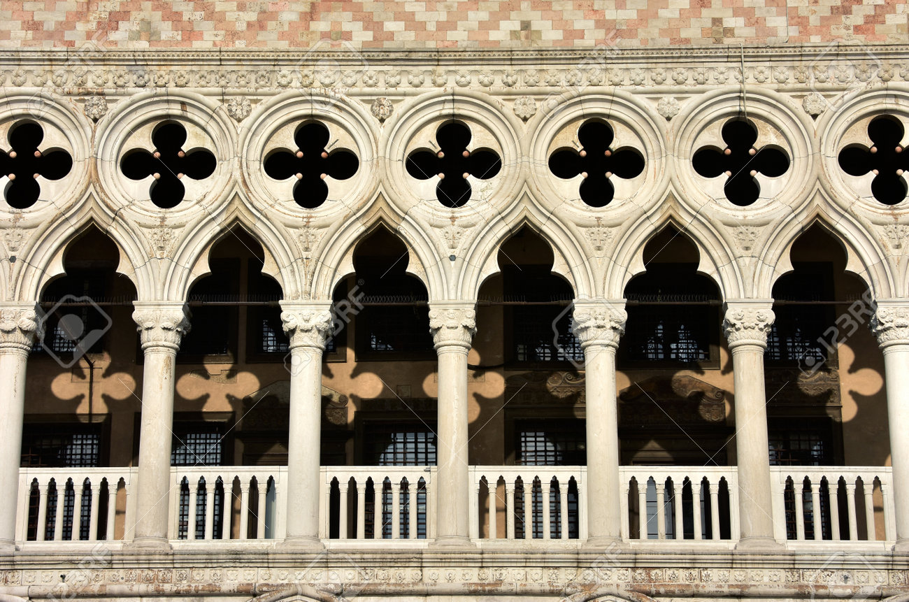 Archs Et Fenetres Venise Typiques Du Gothique Palais Des Doges Banque D Images Et Photos Libres De Droits Image 50319135