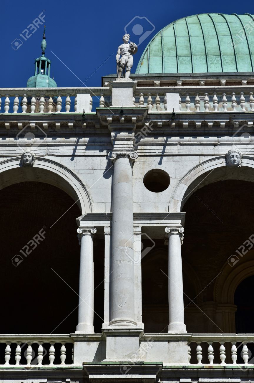 Détail De La Basilique Palladienne Loggia Avec Arcs En Plein Cintre,  Colonnes Et Architrave Sait Que serliana, Un Échantillon Parfait De  Larchitecture De La Renaissance Tardive En Italie Banque DImages et Photos