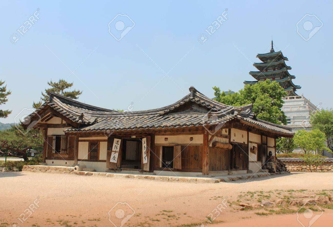 景福宮ソウル、韓国で韓国の伝統的な家 の写真素材・画像素材. Image 