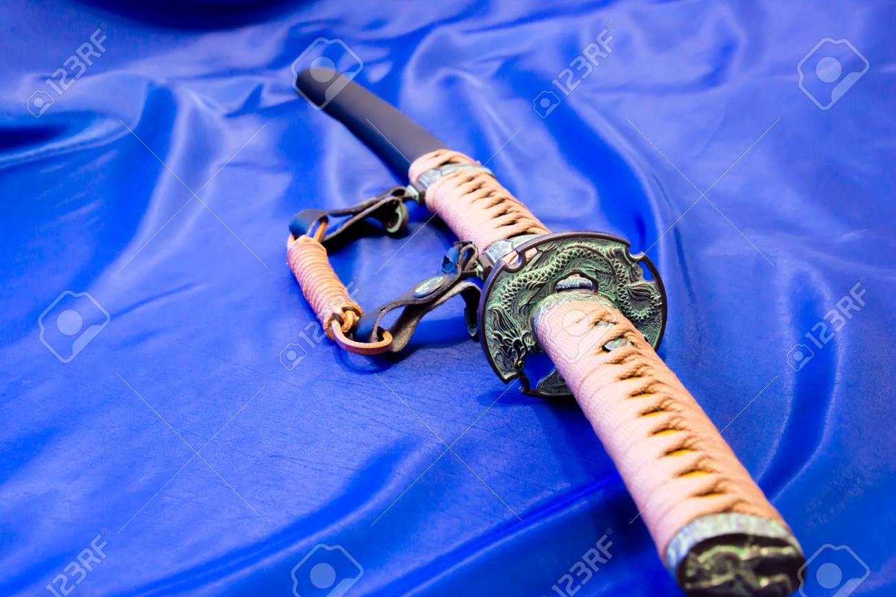 日本刀剣 侍の武器 恐るべき武器の武道のマスターの手の中 の写真素材 画像素材 Image 9795