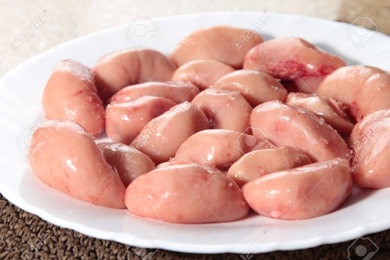 生の鶏肉の睾丸の料理写真 の写真素材 画像素材 Image