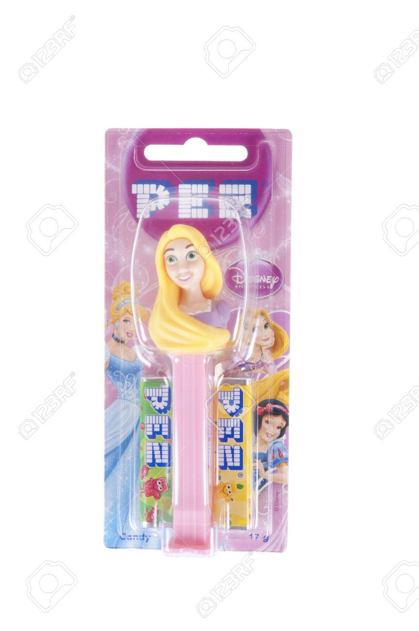 アデレード オーストラリア 15 年 10 月 26 日 A ディズニー プリンセス ラプンツェル Pez ディスペンサーは 白い背景で隔離 Pez はそのキャンディーとその文字機械ディスペンサーで有名なオーストリア会社です ディスペンサーは収集品後非常に求められて の