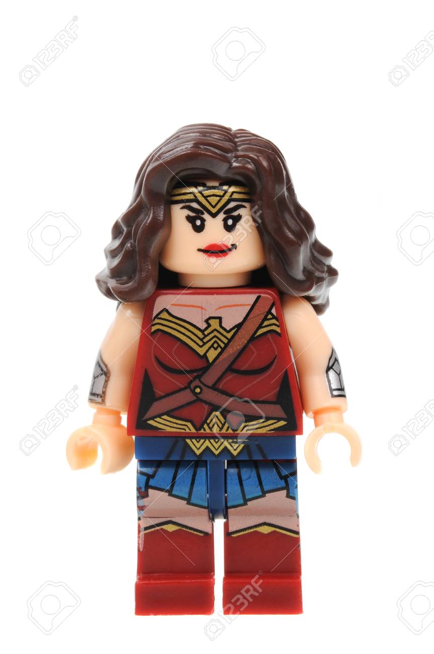wonder woman lego minifigure