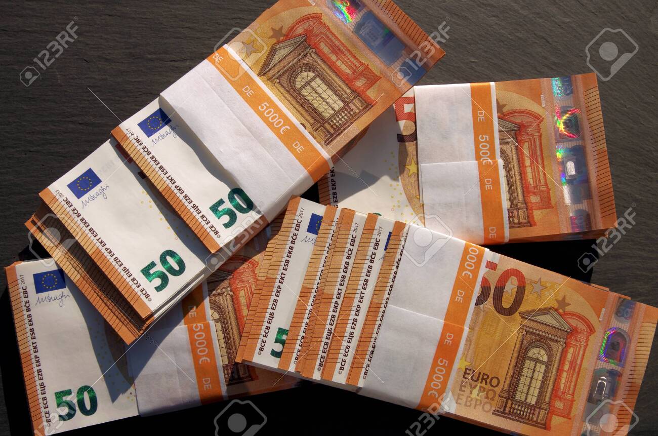 Cash in banknotes, 50 euro banknotes bundled for cash payment - 150008549 Cash in banknotes, 50 euro banknotes bundled for cash payment - 150008549