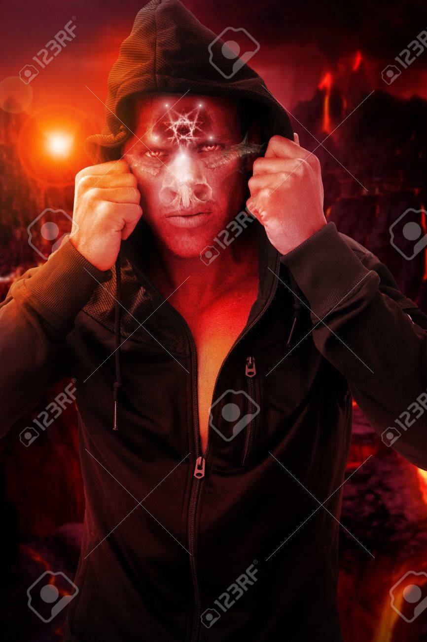 地獄のバック グラウンドで悪魔図の怖いの肖像画 の写真素材 画像素材 Image