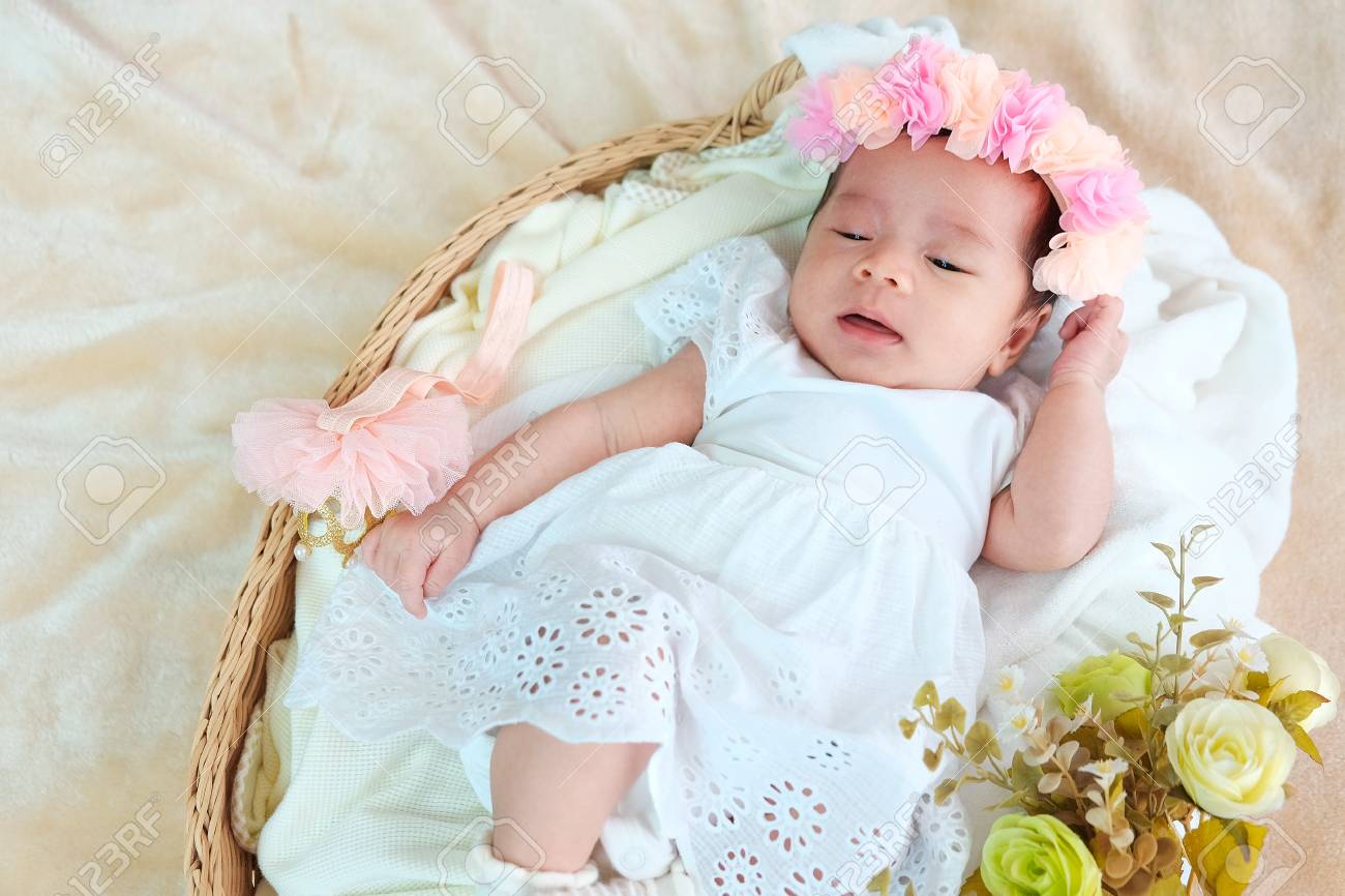 born baby sleeping bed