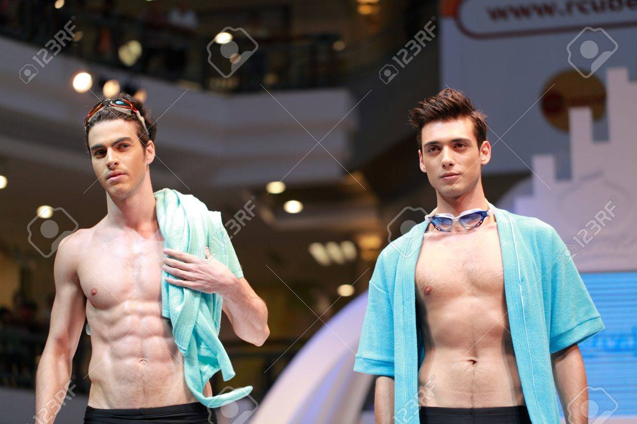 Malaysia 2 May 11 1utama Shopping Mall Petaling Jaya Malaysia Andrewsmodels Unidentified Model Mannliche Models Posiert Mit Ogival Schwimmen Oder Beach Wear Lizenzfreie Fotos Bilder Und Stock Fotografie Image Malaysia 2 May 11 1utama Shopping Mall Petaling Jaya Malaysia Andrewsmodels Unidentified Model Mannliche Models Posiert Mit Ogival Schwimmen Oder Beach Wear Lizenzfreie Fotos Bilder Und Stock Fotografie Image