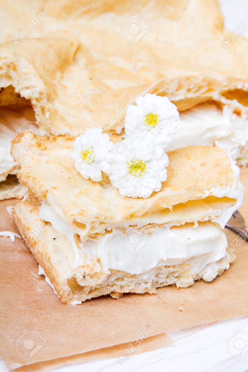 Delicieux Gateau Polonais A La Creme Appele Karpatka Banque D Images Et Photos Libres De Droits Image 7151