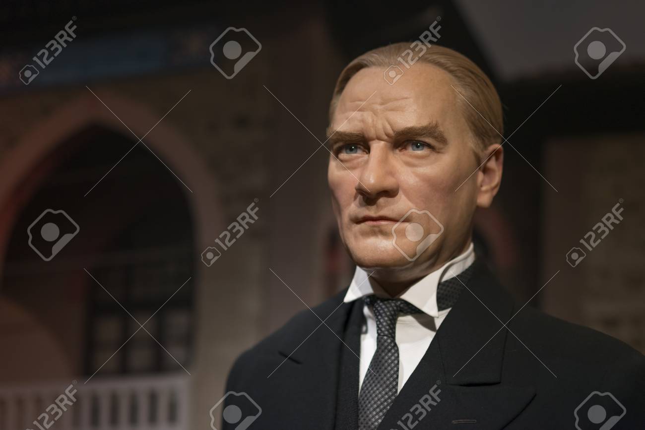 マダム タッソー イスタンブールのムスタファ ケマル アタテュルクのワックス彫刻 ケマル アタテュルクはトルコ軍将校で 革命家であり トルコ共和国の創設者でした の写真素材 画像素材 Image