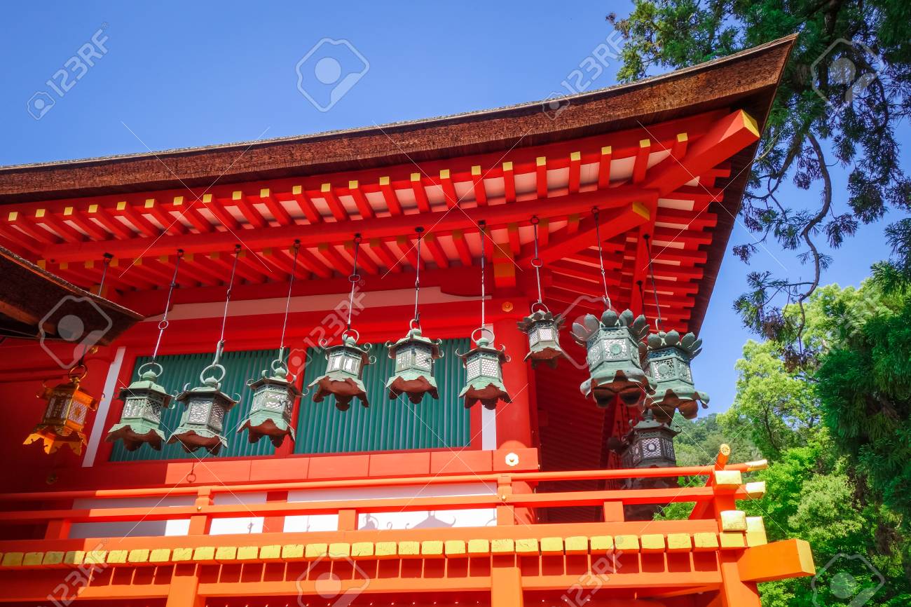 奈良公園の春日大社神社 の写真素材 画像素材 Image