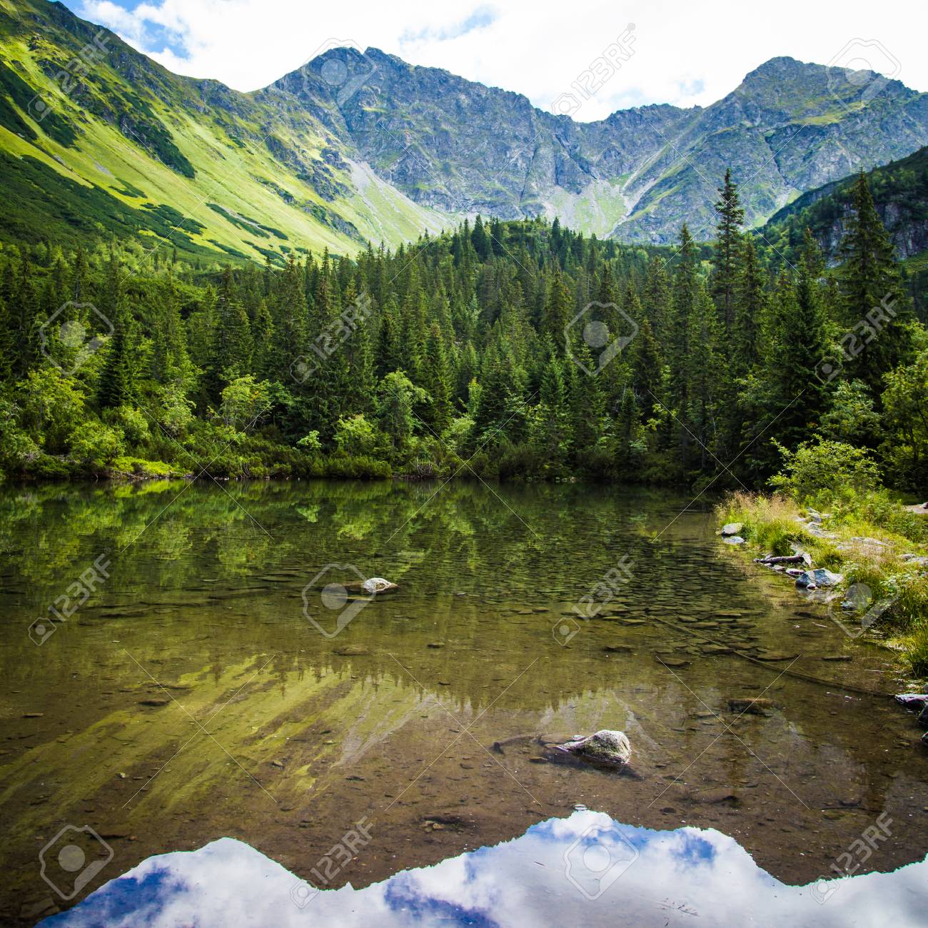 Un Magnifique Paysage De Lac De Montagne A Tatry Slovaquie Banque D Images Et Photos Libres De Droits Image Un Magnifique Paysage De Lac De Montagne A Tatry Slovaquie Banque D Images Et Photos Libres De Droits Image