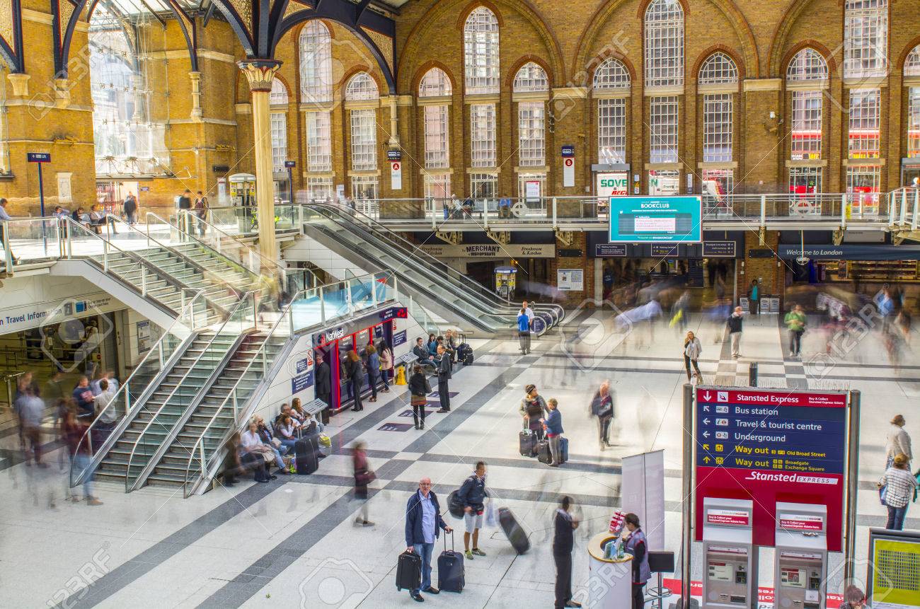 13 年 9 月 29 日ロンドンでロンドン 9 月 29 日 リバプール ストリート駅リバプール駅はロンドンの中心部で最も重要な駅の一つであります の写真素材 画像素材 Image
