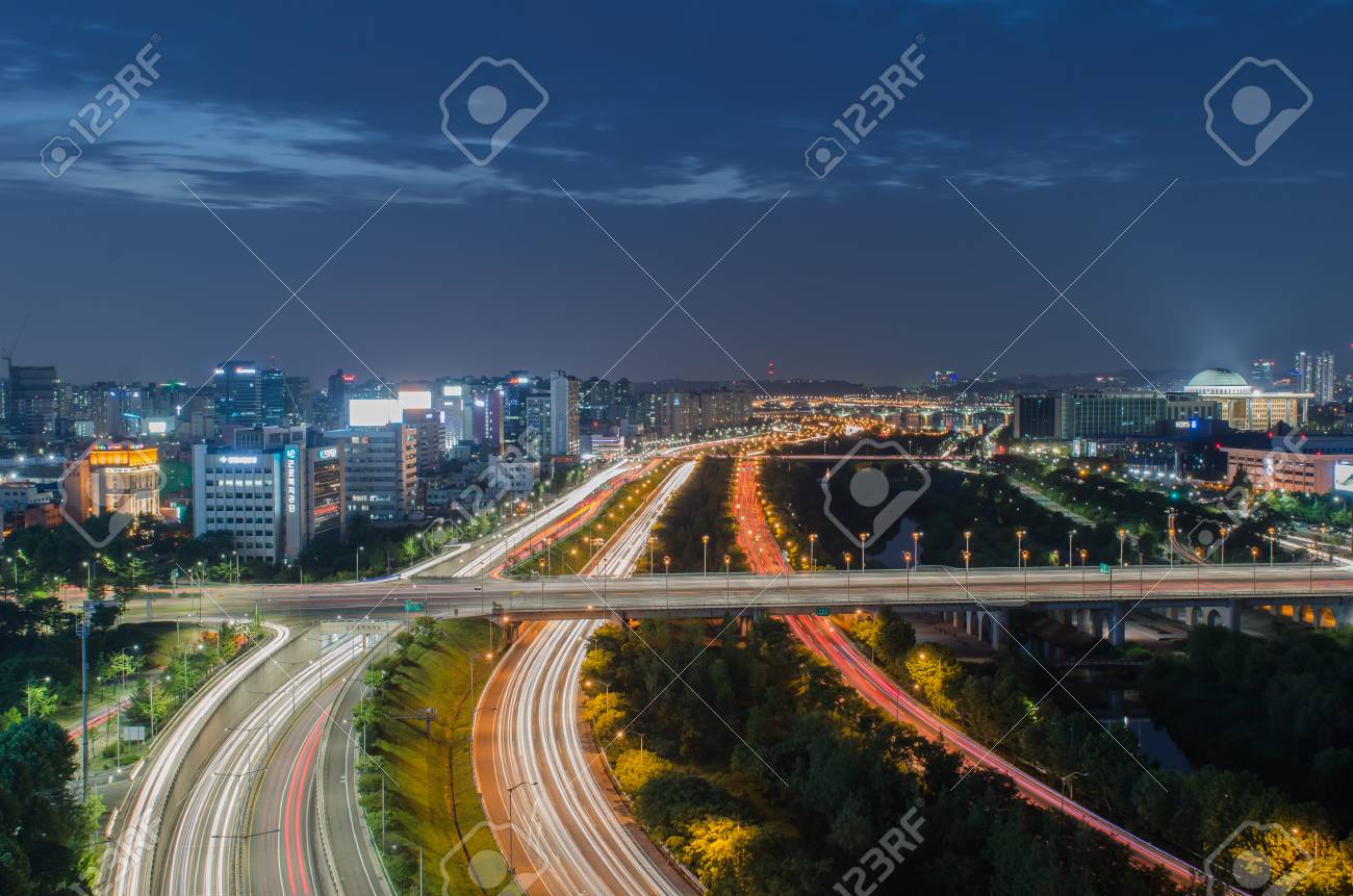 ソウル高速道路と韓国のソウルのナイトライフ の写真素材 画像素材 Image