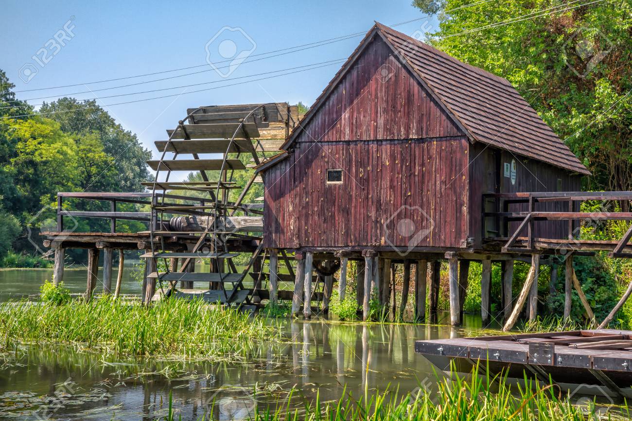 村 Tomasikovo スロバキア ヨーロッパに近い小さなドナウ川の水車小屋 の写真素材 画像素材 Image 村 Tomasikovo スロバキア ヨーロッパに近い小さなドナウ川の水車小屋 の写真素材 画像素材 Image
