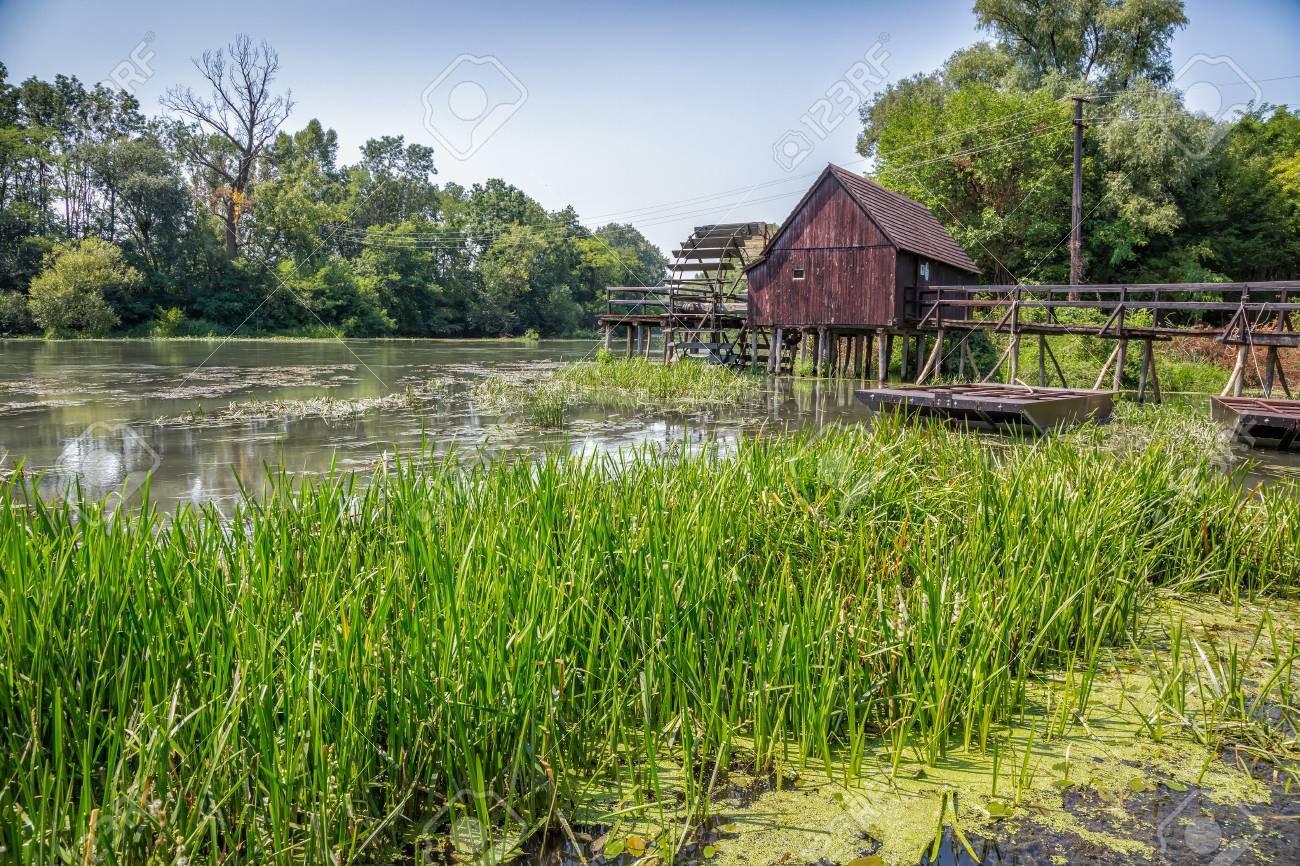 村 Tomasikovo スロバキア ヨーロッパに近い小さなドナウ川の水車小屋 の写真素材 画像素材 Image 村 Tomasikovo スロバキア ヨーロッパに近い小さなドナウ川の水車小屋 の写真素材 画像素材 Image
