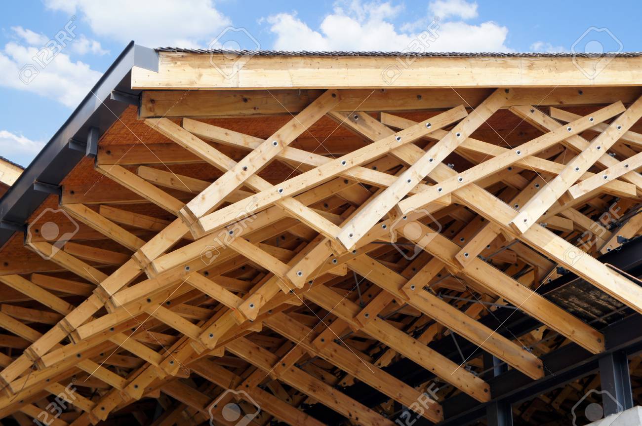 木の屋根構造を 青い空 の写真素材 画像素材 Image