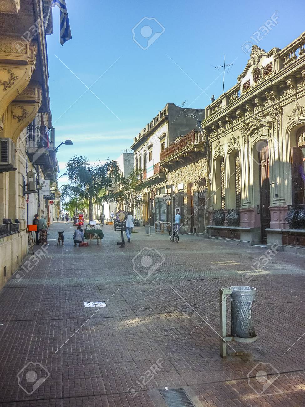モンテビデオ ウルグアイ 11 月 14 従来の歩行者ゾーンや南米のウルグアイの首都モンテビデオの街の歴史的中心部の建物 の写真素材 画像素材 Image モンテビデオ ウルグアイ 11 月 14 従来の歩行者ゾーンや南米のウルグアイの首都モンテビデオの街の歴史的中心部の建物 の写真素材 画像素材 Image
