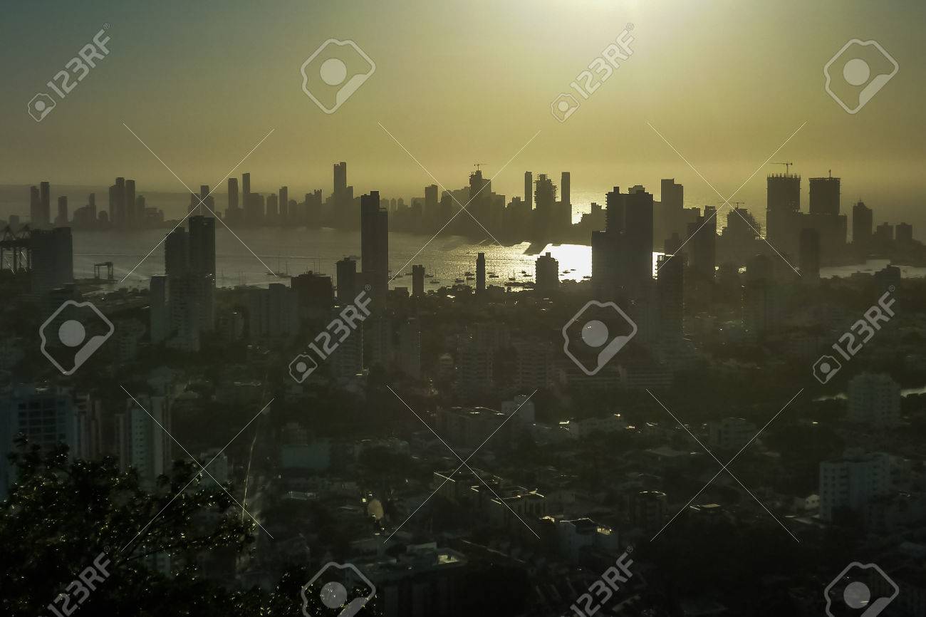 Vue Aérienne à Lheure Du Coucher Du Soleil De La Popa Monastère De La Ville Et De La Mer De Carthagène La Plus Célèbre Station Balnéaire De La