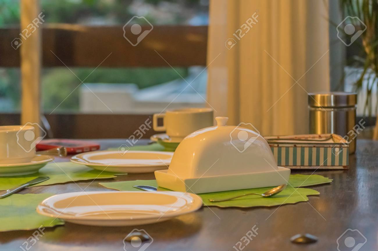 Interior Wohnbereich Blick Auf Holz Tisch Und Tassen Und Teller
