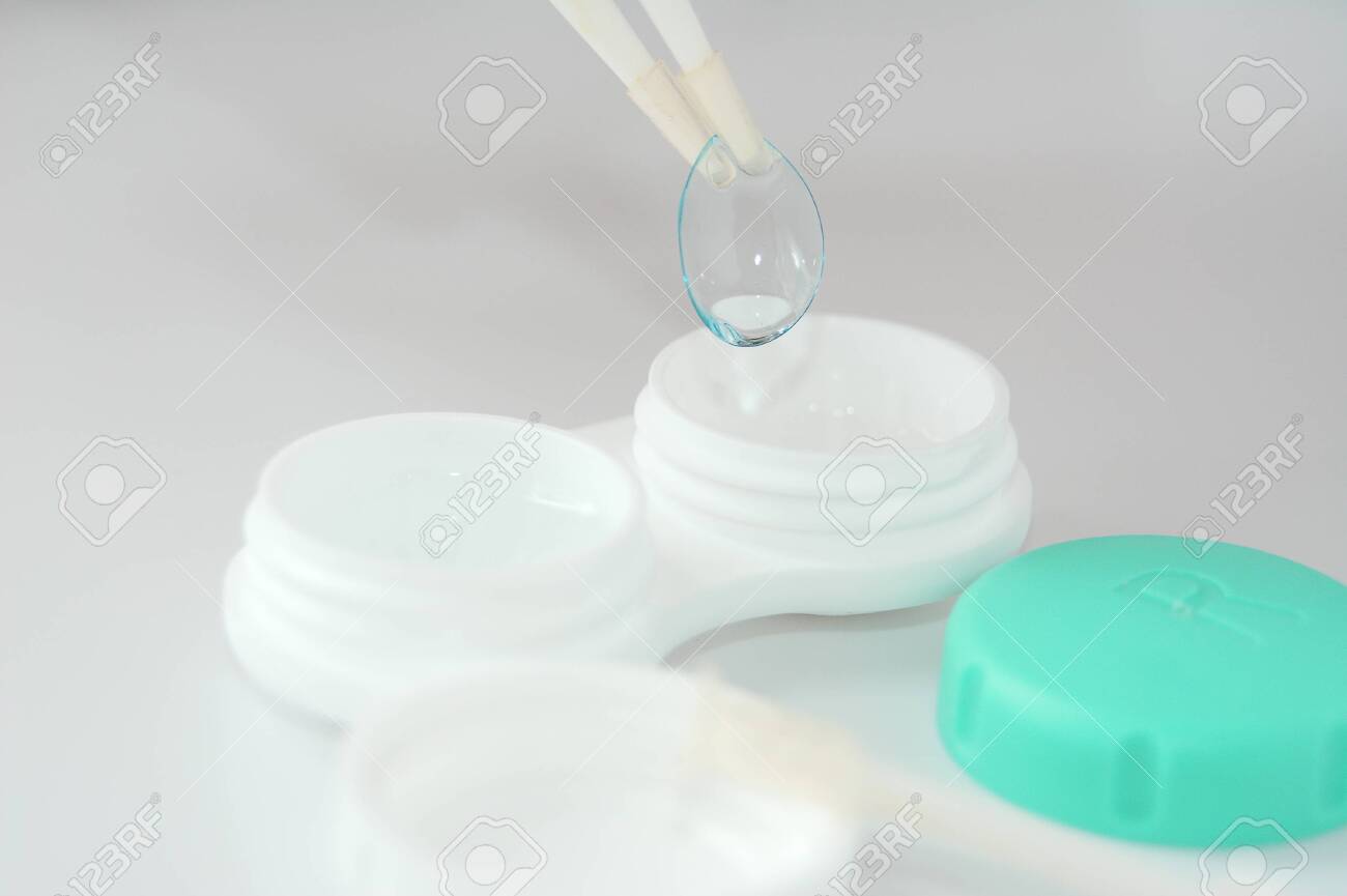 container for soft contact lenses and lens with tweezers on light background - 132822294 container for soft contact lenses and lens with tweezers on light background - 132822294