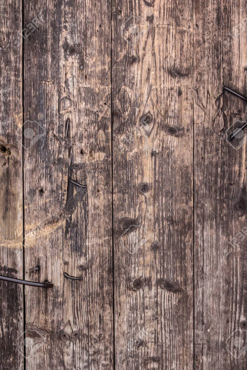 古いドアの表面 表面に多くのへこみ 傷や爪 の写真素材 画像素材 Image