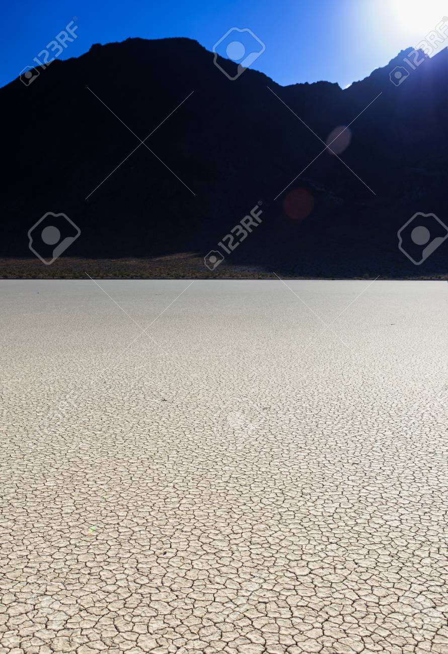 デスバレー国立公園 カリフォルニア州 アメリカ合衆国の競馬場プラヤ 垂直方向の画像の向き の写真素材 画像素材 Image 40983141