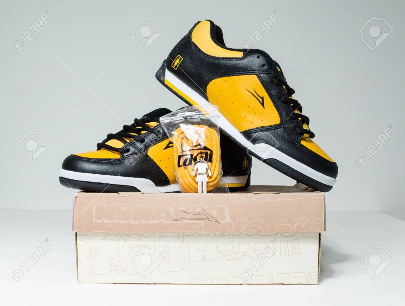 lakai yellow
