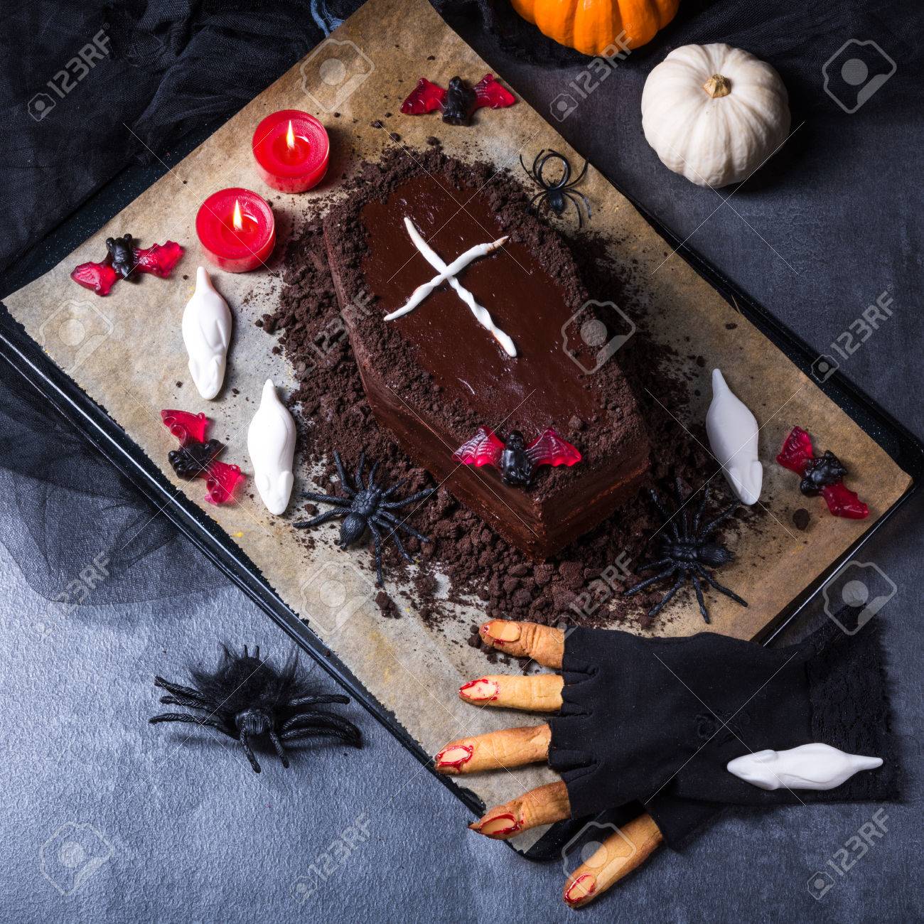 ハロウィン ビスケットの指とケーキの棺 の写真素材 画像素材 Image ハロウィン ビスケットの指とケーキの棺 の写真素材 画像素材 Image