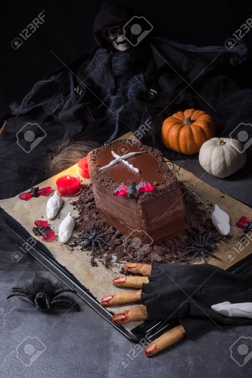 Biscuit Halloween Doigt Et Gateau Cercueil Banque D Images Et Photos Libres De Droits Image