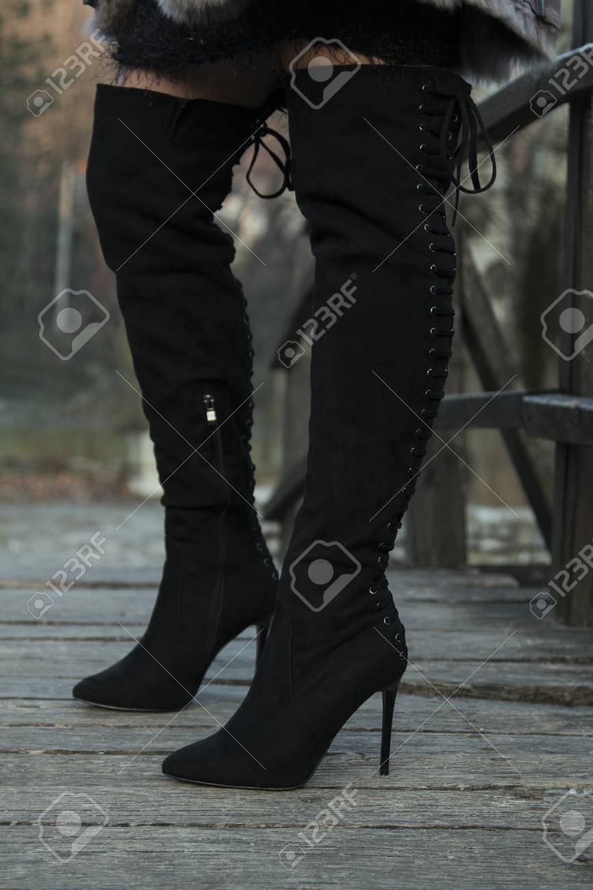 botas negras con tacón