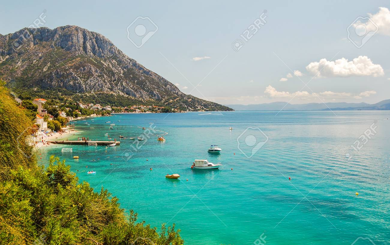 Brist とクロアチアのスプリットにダルマチアの海岸の美しい夏の風景 の写真素材 画像素材 Image Brist とクロアチアのスプリットにダルマチアの海岸の美しい夏の風景 の写真素材 画像素材 Image