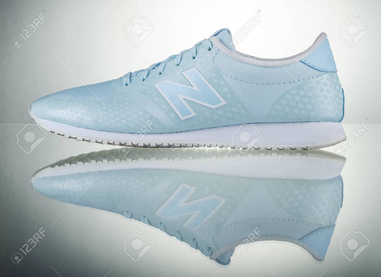 new balance sports shoes