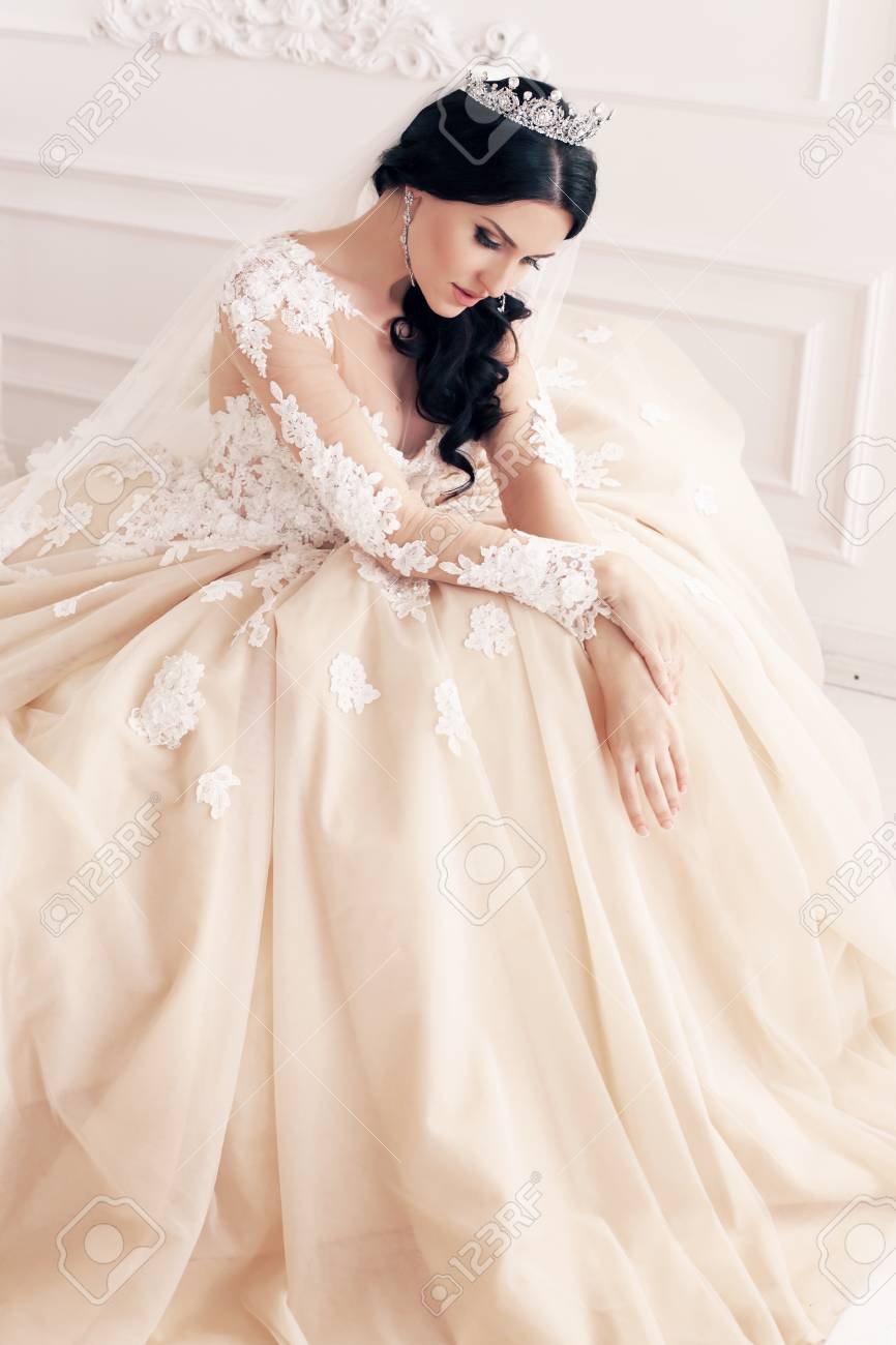 Dark Hair Styles for Wedding Dress