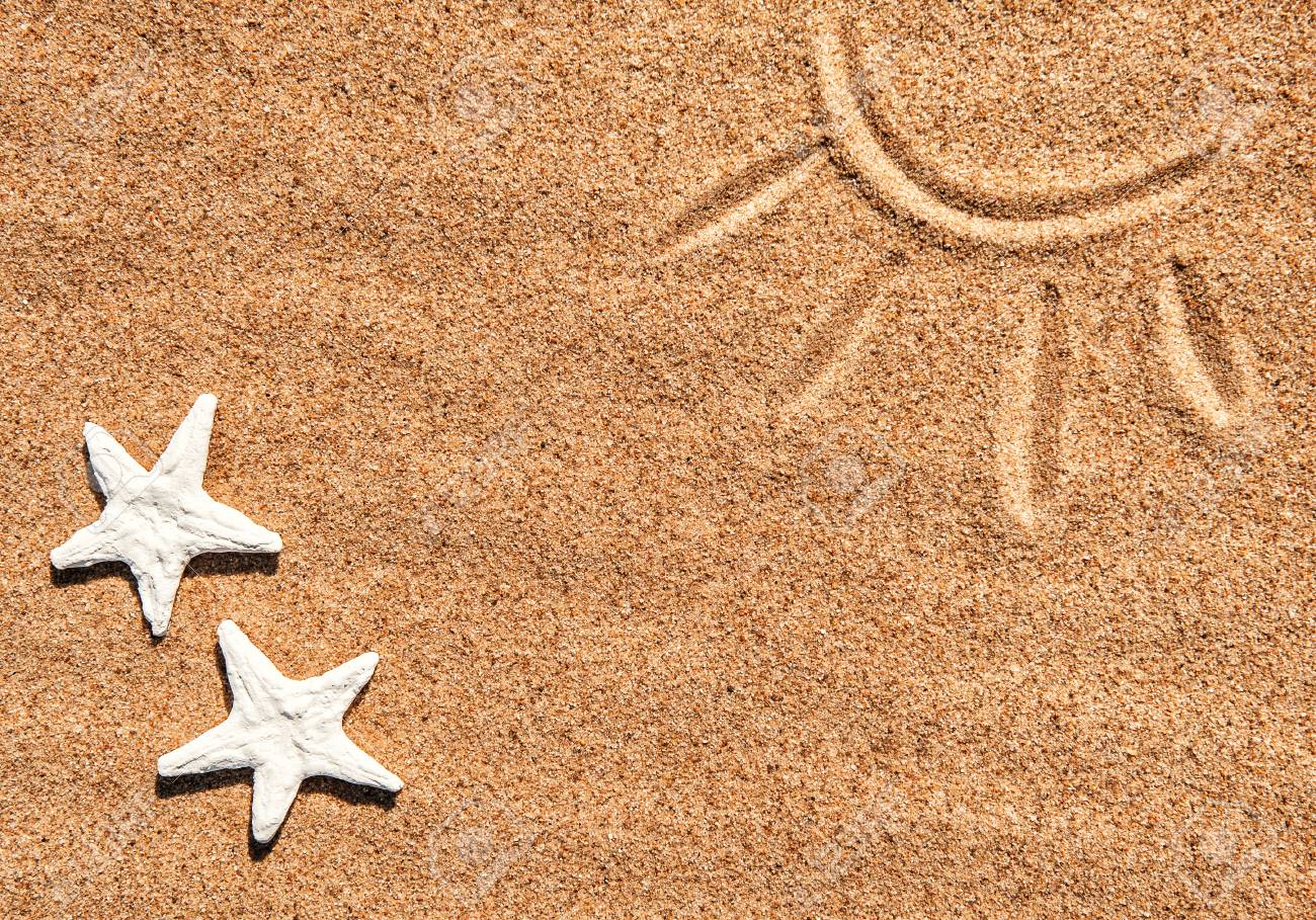 貝殻や砂の背景に太陽の絵 の写真素材 画像素材 Image