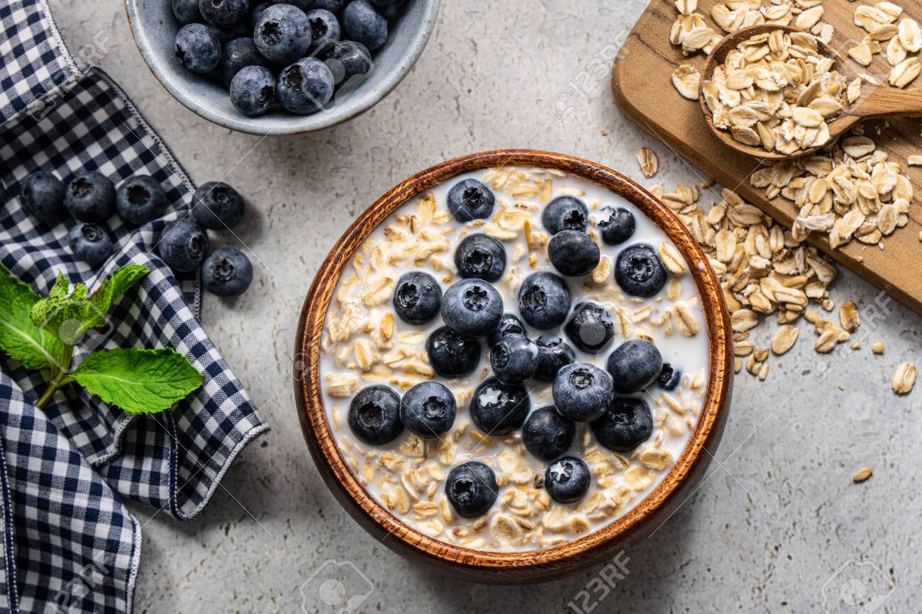 Healthy granola breakfast consisting of cereal, blueberries, banana and honey. - 149232049 Healthy granola breakfast consisting of cereal, blueberries, banana and honey. - 149232049
