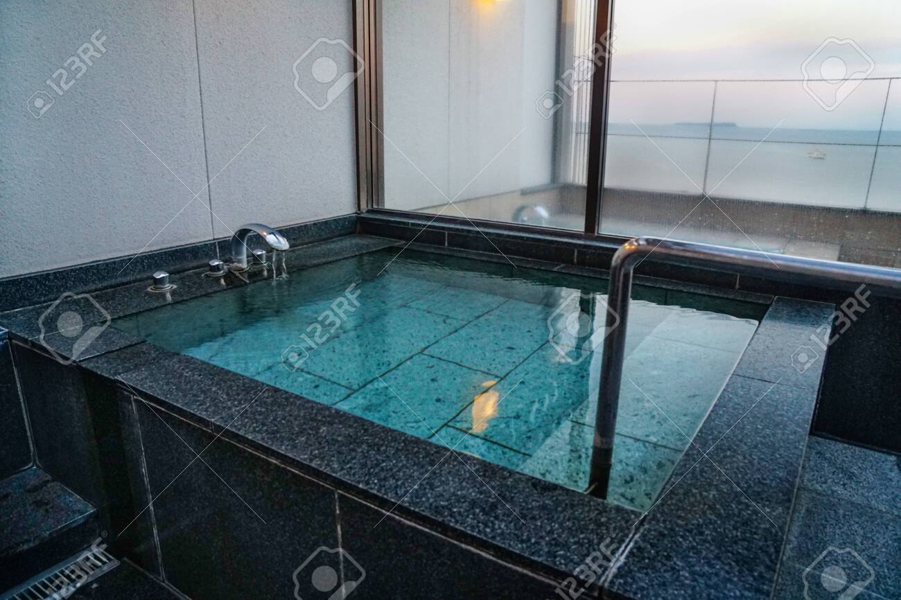 Indoor Japanese hot springs bath (onsen). - 149445907 Indoor Japanese hot springs bath (onsen). - 149445907