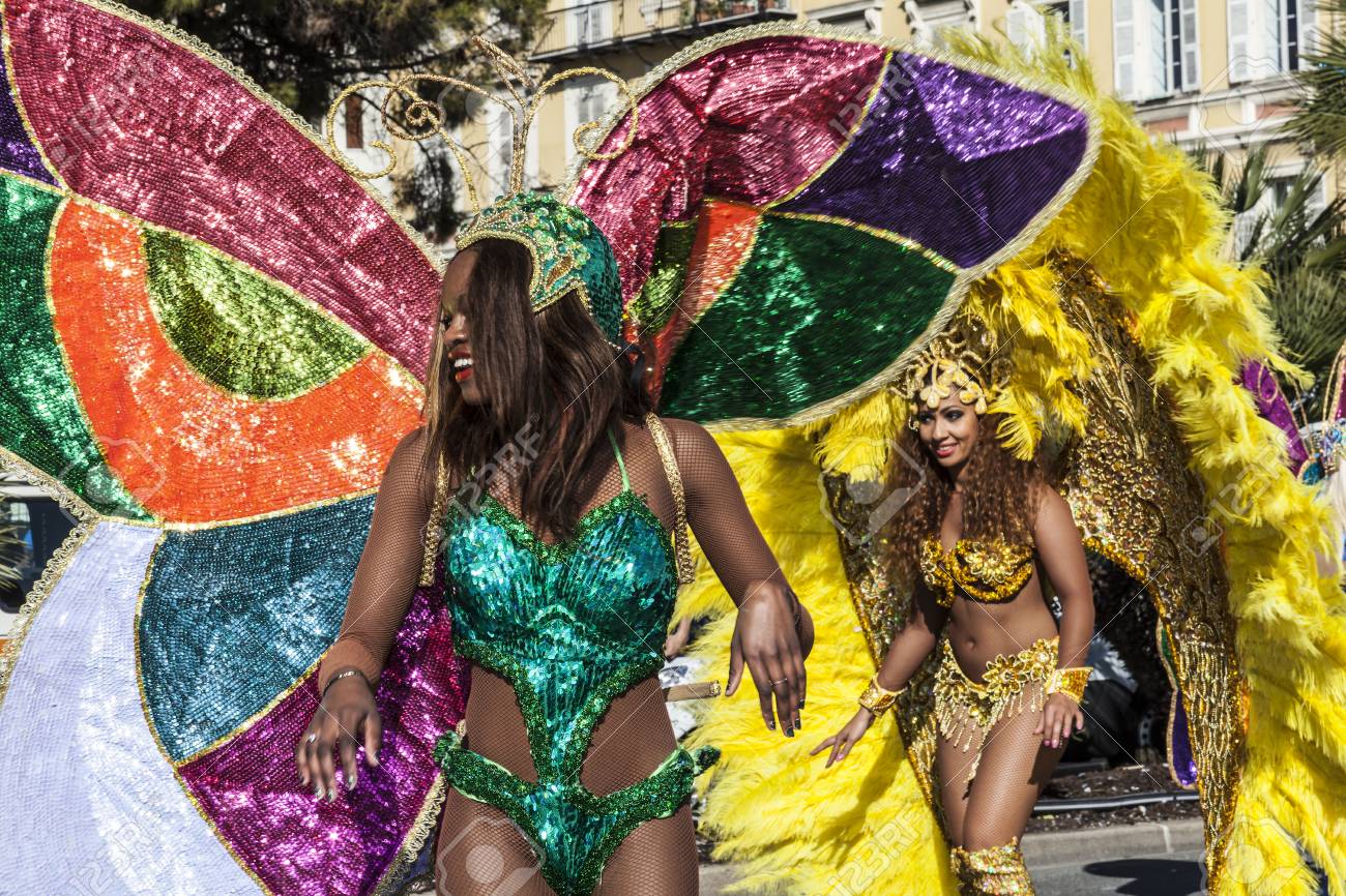 NICE - FRANCE - March 01, 2014: Carnival of Nice, Flowers' battle. Samba dancers - 97261717 NICE - FRANCE - March 01, 2014: Carnival of Nice, Flowers' battle. Samba dancers - 97261717