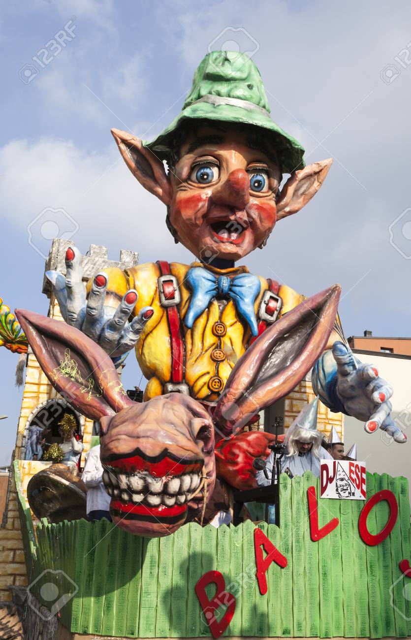 CANTU - ITALY - February 11, 2018: Allegorical float of traditional carnival. Baloss. Carnival of COMO LAKE - 97234078 CANTU - ITALY - February 11, 2018: Allegorical float of traditional carnival. Baloss. Carnival of COMO LAKE - 97234078