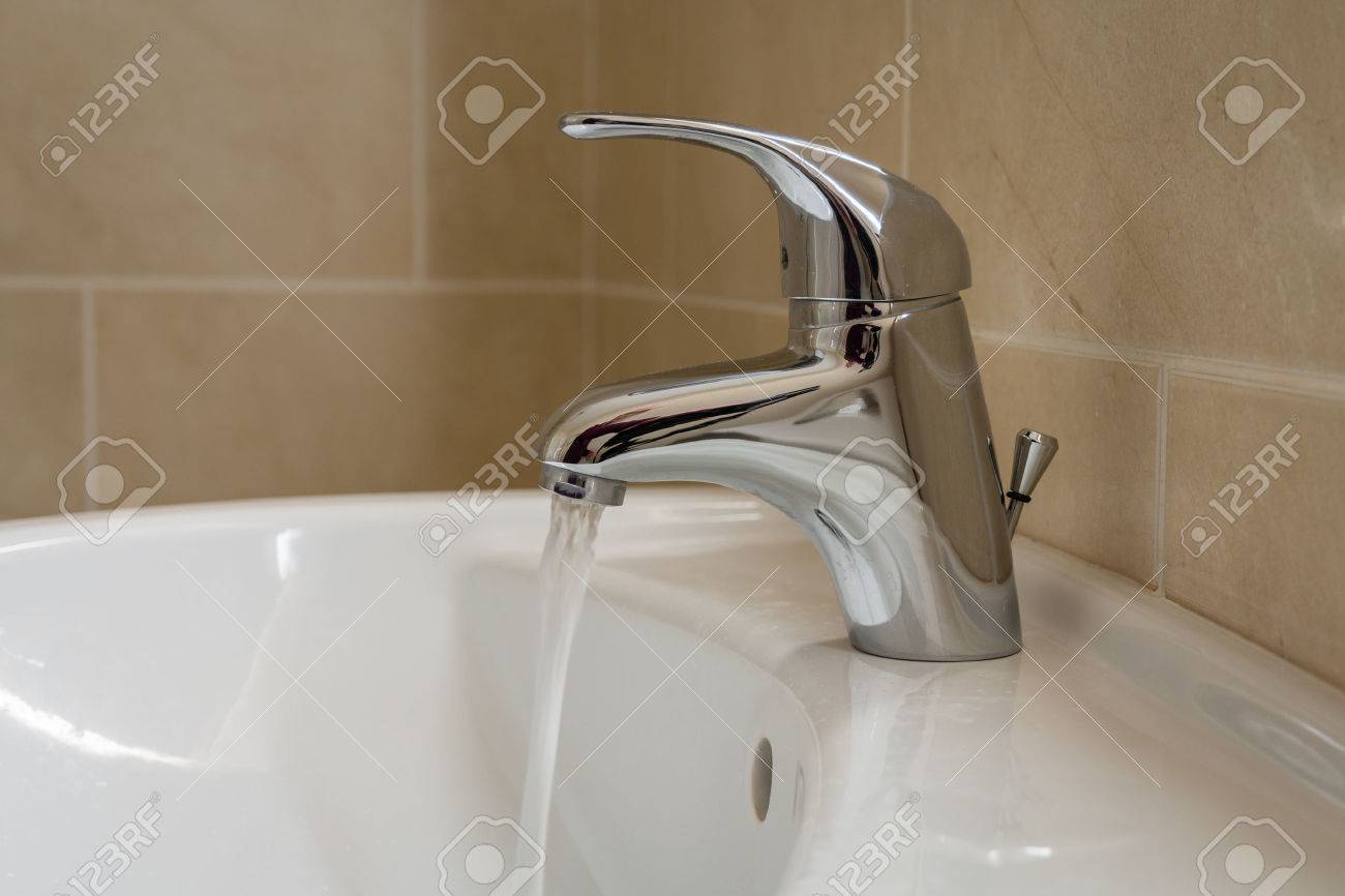 Badkamer Wastafel Kraan Met Stromend Water / Eéngreeps Monobloc ... Badkamer Wastafel Kraan Met Stromend Water / Eéngreeps Monobloc ...