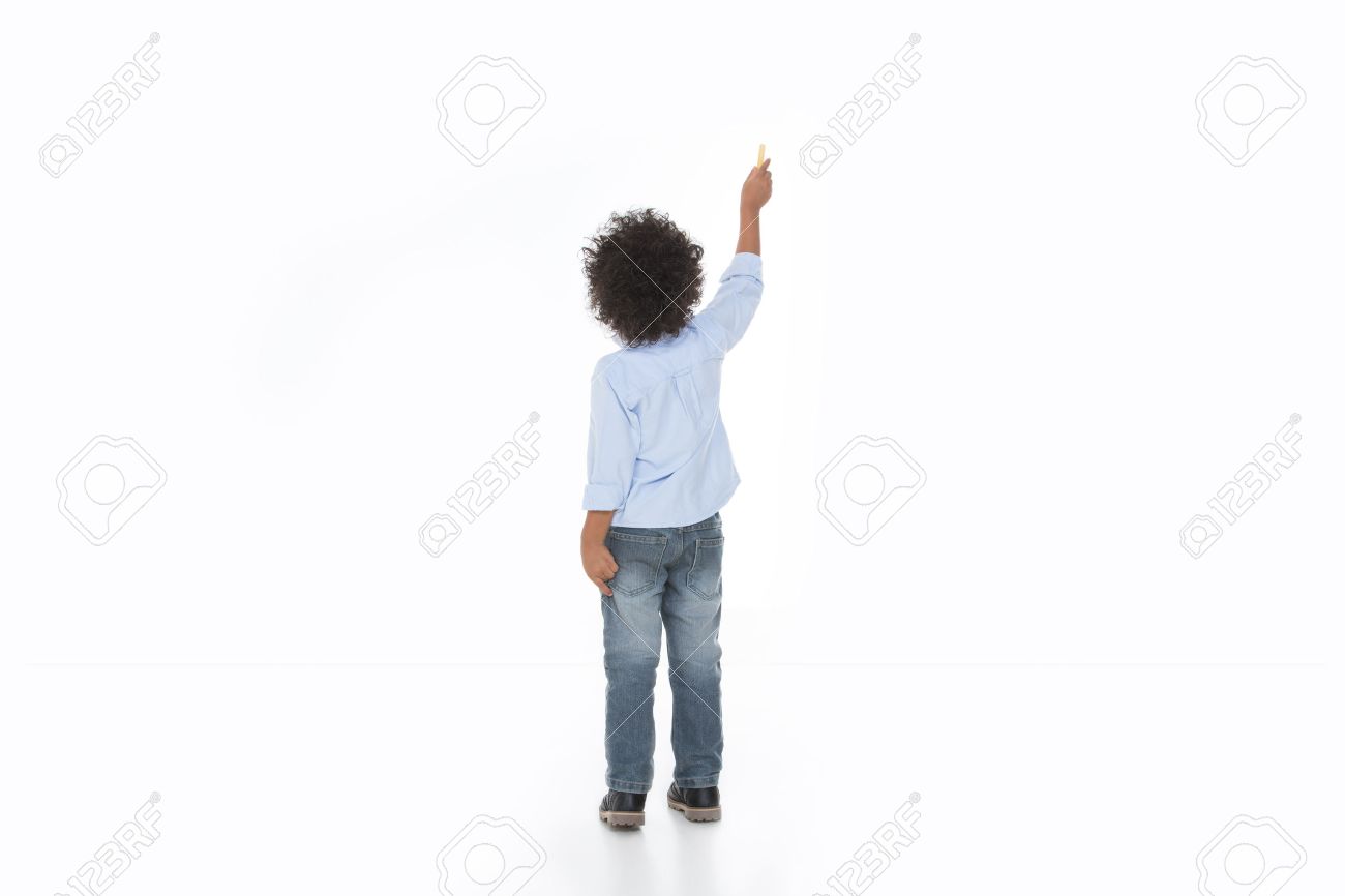 Petit Enfant Écrit Sur Un Mur, Isolé Sur Fond Blanc Banque D'images Et  Photos Libres De Droits. Image 47928075.