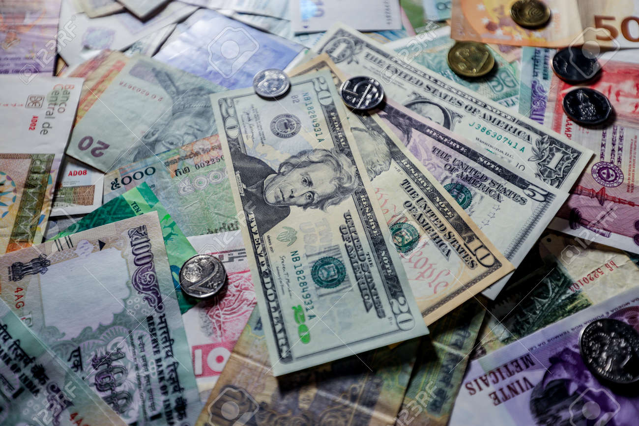 米ドルおよび世界の他の通貨。両替の写真素材・画像素材 Image 179427996