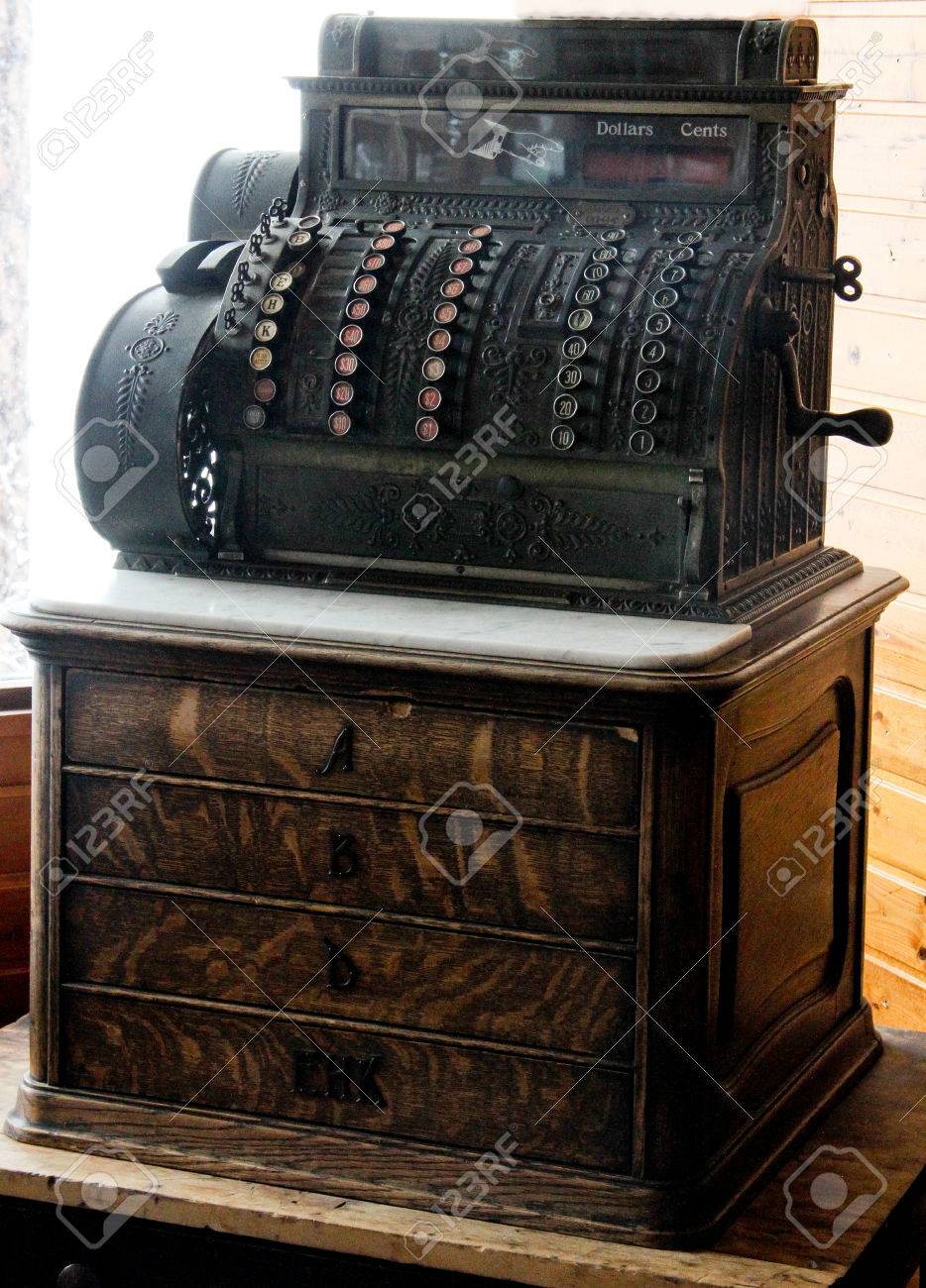 C Vintage 1900 De Latón Sin Marca Ncr Cuatro Cajones De La Caja Registradora Base Madera Fotos, Retratos, Imágenes Y Fotografía De Archivo Libres De Derecho. Image 30093994.