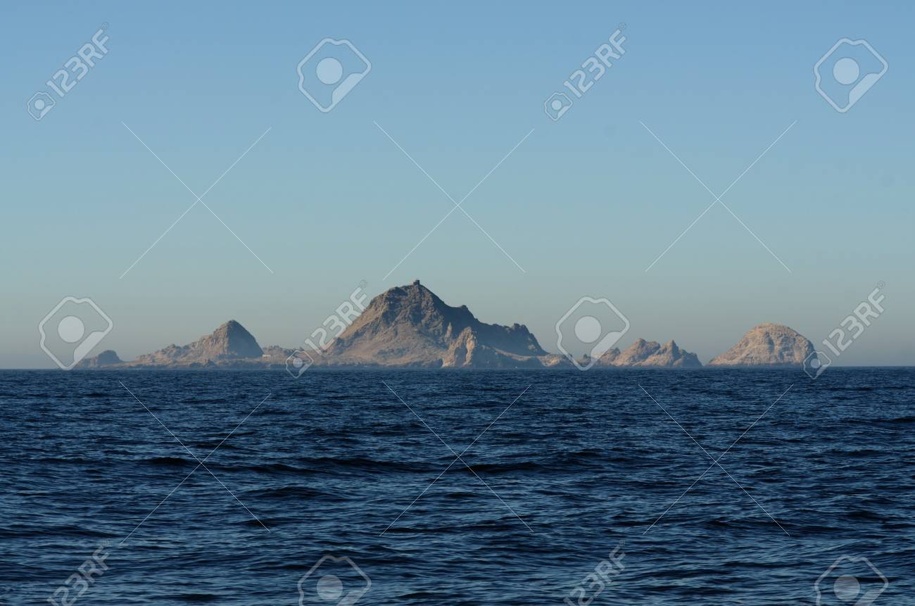 東南のファラロン諸島サンフランシスコから西へ 30 マイルです アシカやアザラシ 大型の鳥の人口に家連邦の野生保護 の写真素材 画像素材 Image 東南のファラロン諸島サンフランシスコから西へ 30 マイルです アシカやアザラシ 大型の鳥の人口に家連邦の野生保護 の写真素材 画像素材 Image