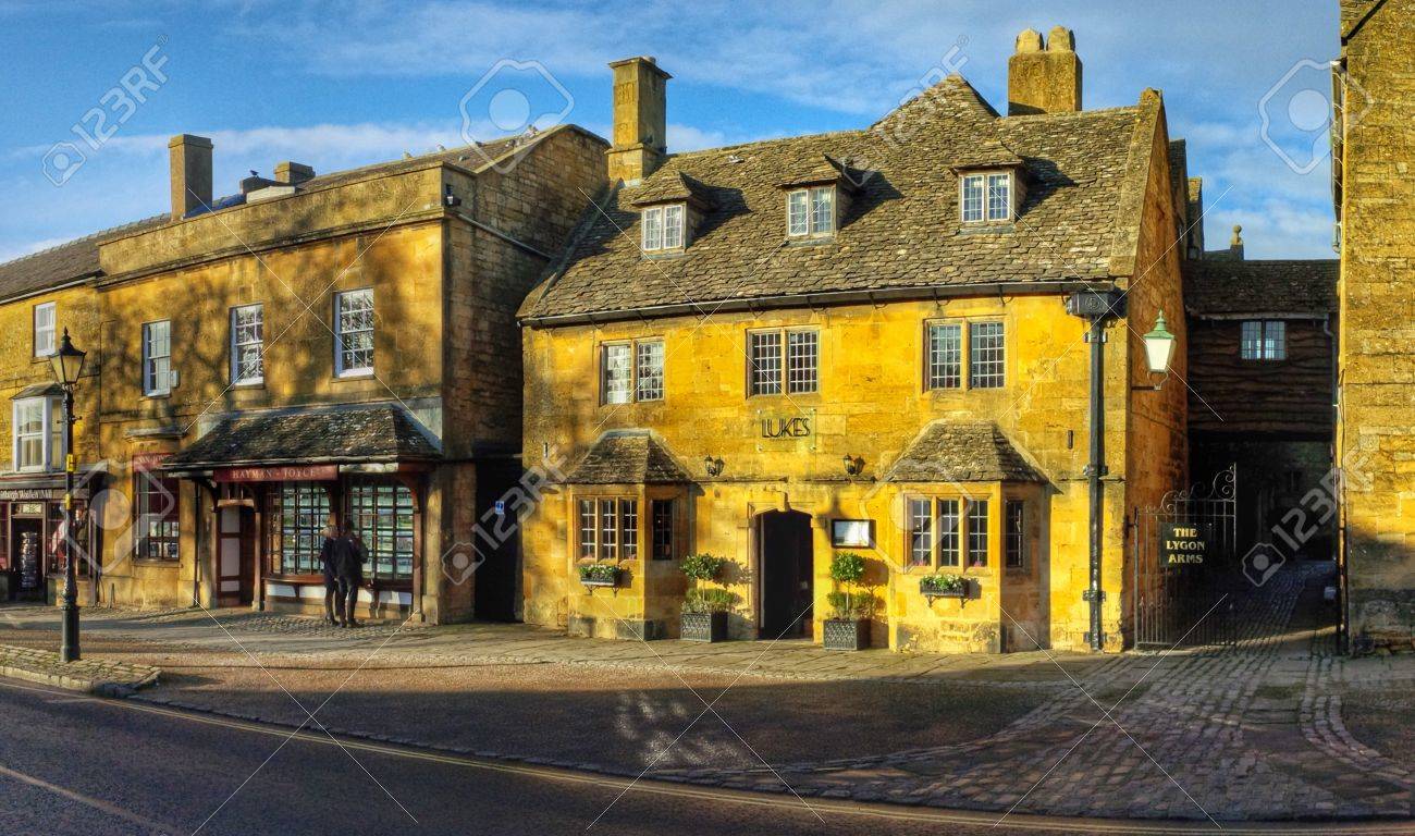 ミッドランズ イギリス英国ウスターシャー コッツウォルズのブロードウェイ村のハイ ストリートにあった古い家 の写真素材 画像素材 Image ミッドランズ イギリス英国ウスターシャー コッツウォルズのブロードウェイ村のハイ ストリートにあった古い家 の写真素材 画像素材 Image