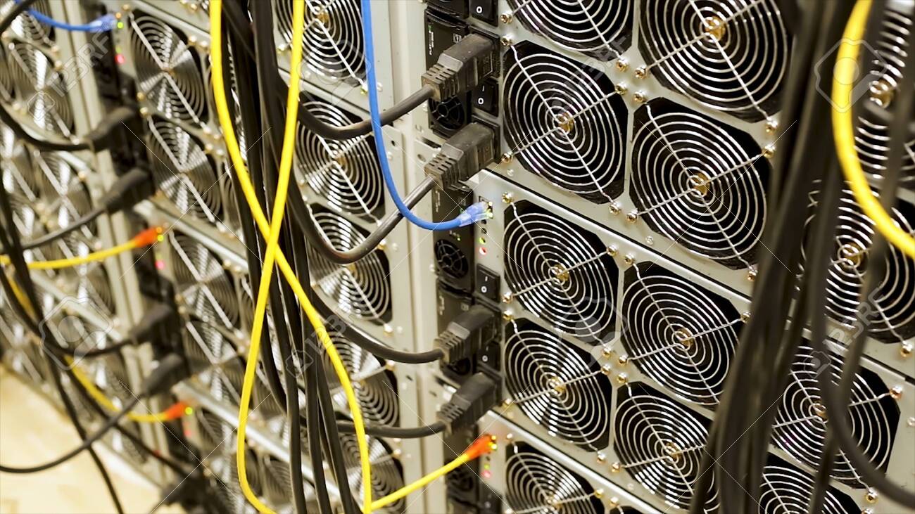 Bitcoin-Kryptowährungs-Mining-Farm. Nahaufnahme Von Maschinen Zum Schürfen  Von Bitcoins, Professioneller Ausrüstung Und Modernem Technologiekonzept.  Lizenzfreie Fotos, Bilder und Stock Fotografie. Image 142840387.