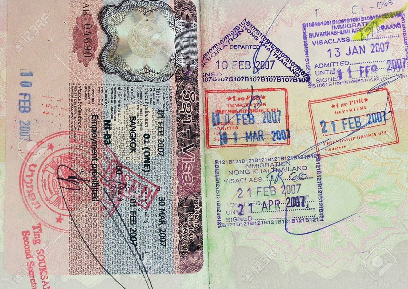 비자가있는 영국 여권 내부 로열티 무료 사진, 그림, 이미지 그리고 스톡포토그래피. Image 772277