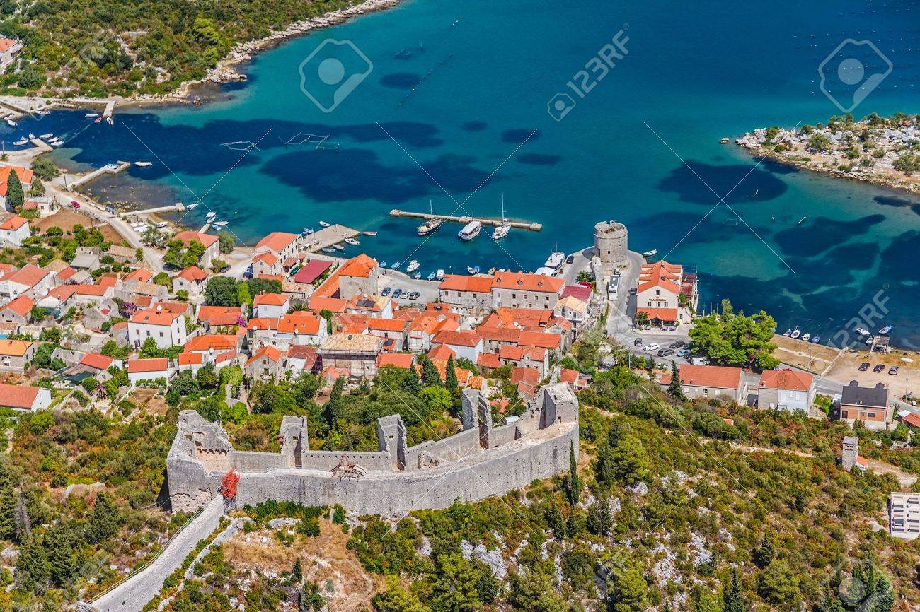 Medieval town Mali Ston in Dubrovnik area at the one end of the world known Ston walls Second in world the longest defense wall with fortress Koruna - 21791553 Medieval town Mali Ston in Dubrovnik area at the one end of the world known Ston walls Second in world the longest defense wall with fortress Koruna - 21791553