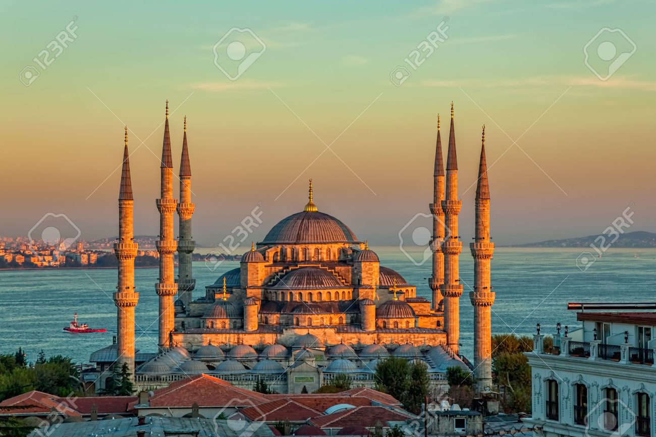 La Mosquee Bleue A Glorius Coucher Du Soleil Istanbul Sultanahmet Parc La Plus Grande Mosquee A Istanbul Du Sultan Ahmed Empire Ottoman Banque D Images Et Photos Libres De Droits Image