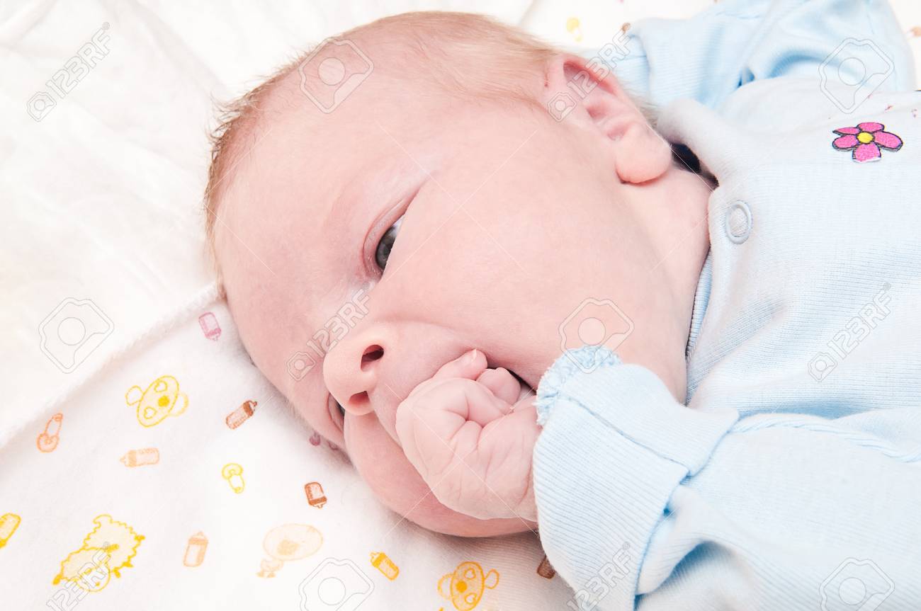 baby sleeps with mouth open